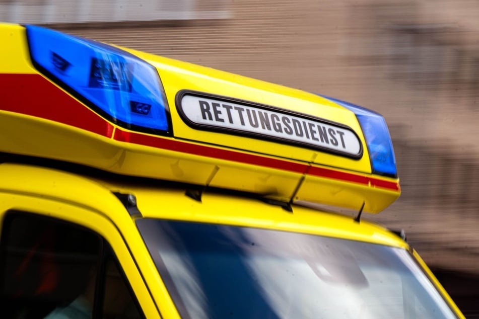 Der 19-Jährige erlag später im Krankenhaus seinen schweren Verletzungen. (Symbolfoto)