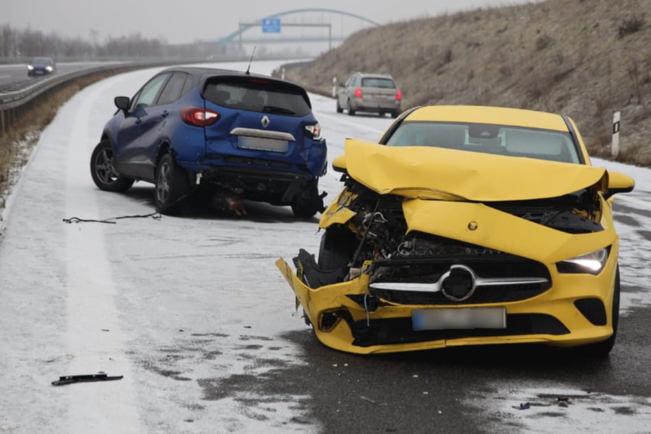 Unfall A72: Mehrere Unfälle auf A72: Vier Verletzte, Autobahn stundenlang gesperrt