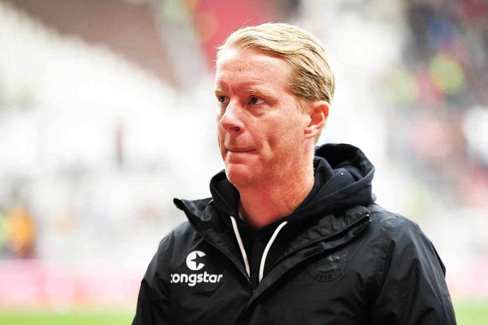 St. Paulis Cheftrainer Timo Schultz (44) wurde positiv auf Corona getestet.