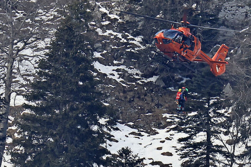 Heli-Einsatz in den Chiemgauer Alpen: Bergwacht rettet Schweizer aus dem Schnee