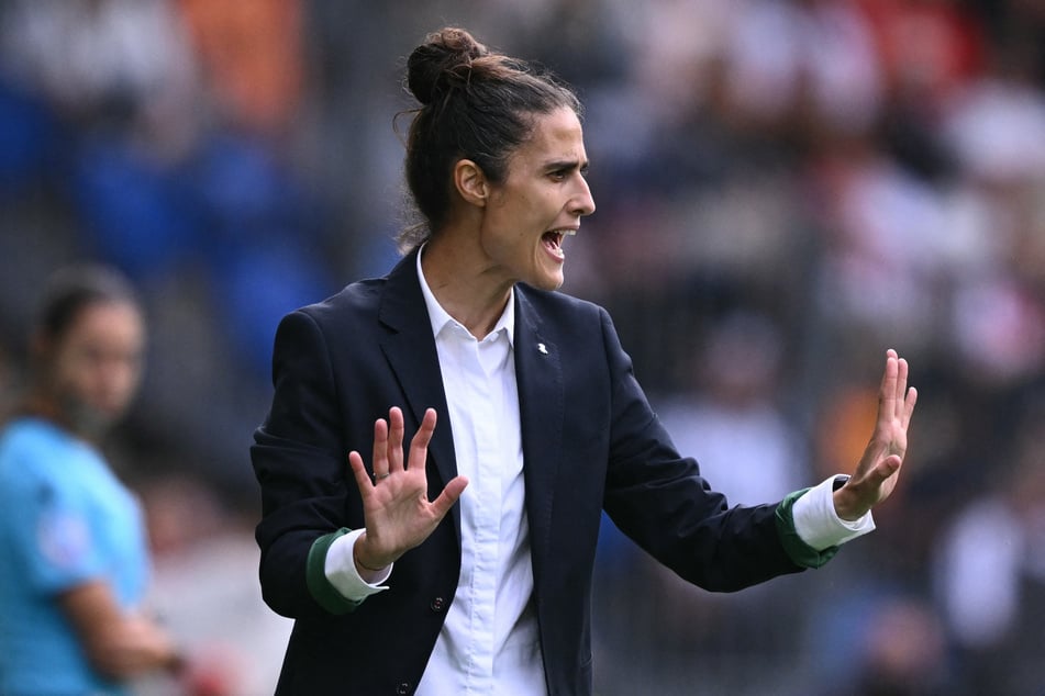 Erwies sich als schlechte Verliererin nach einem nervenaufreibenden EM-Final-Abend in Basel: Spaniens Trainerin Montse Tomé (43).