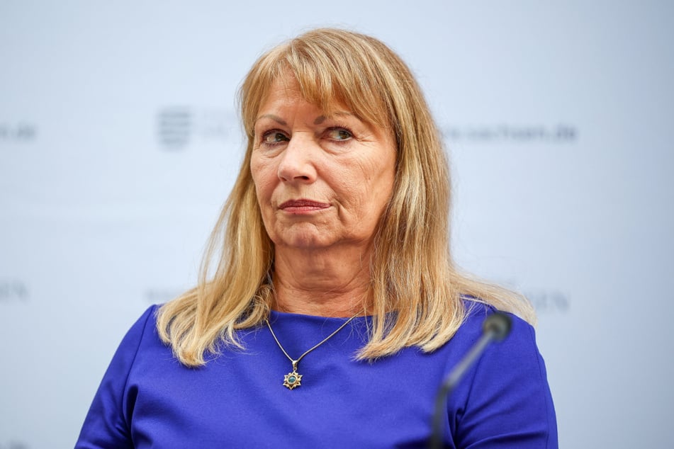 Als Konsequenz aus der kritisierten Fördermittel-Vergabepraxis hatte Sozialministerin Petra Köpping (65, SPD) ihren Staatssekretär entlassen.