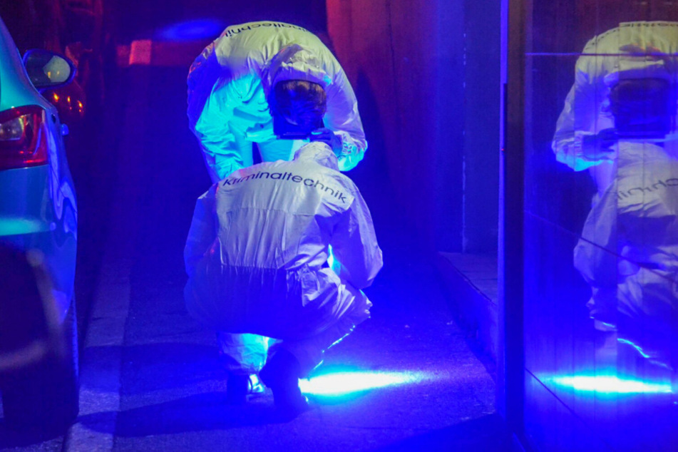 Kriminaltechniker am Tatort im November in Pforzheim. Die Polizei hat nun die Sonderkommission zu dem Fall aufgelöst.