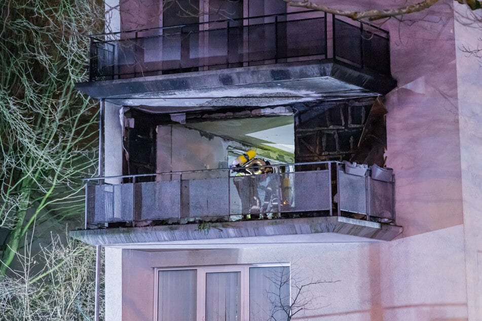 Schwerer Wohnungsbrand in Köln: 13 Bewohner müssen gerettet werden