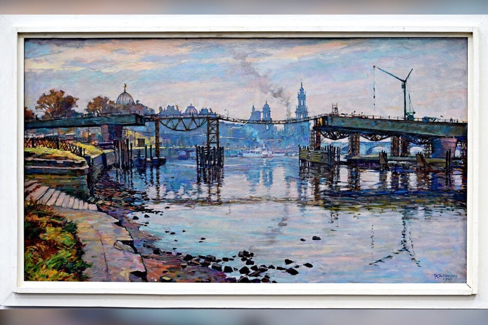 In seinem Gemälde "Neuaufbau der Elbbrücke" hat Hermann Kohlmann 1969 den Beginn des Wiederaufbaus der Carolabrücke festgehalten.
