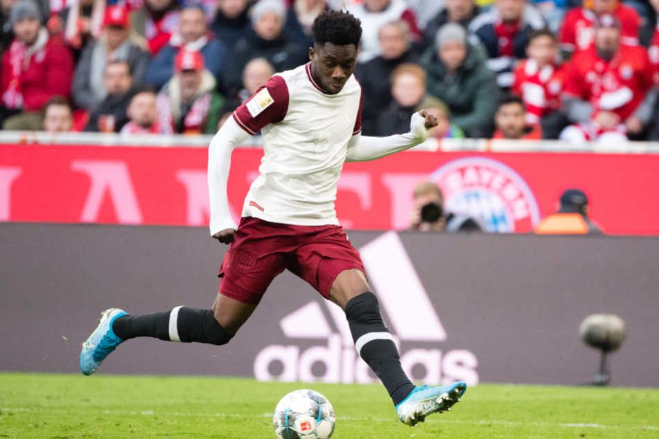 Wenn Alphonso Davies (19) die Rakete zündet, können die meisten Verteidiger nur hinterherschauen.