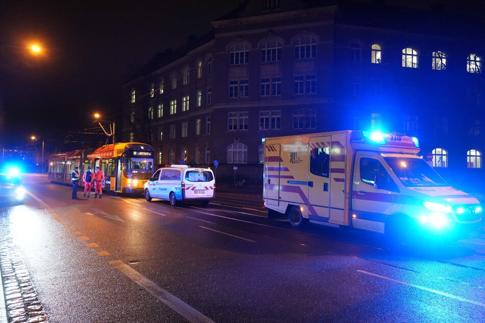 Die verletzte Radfahrerin (39) wurde vom Rettungsdienst behandelt.