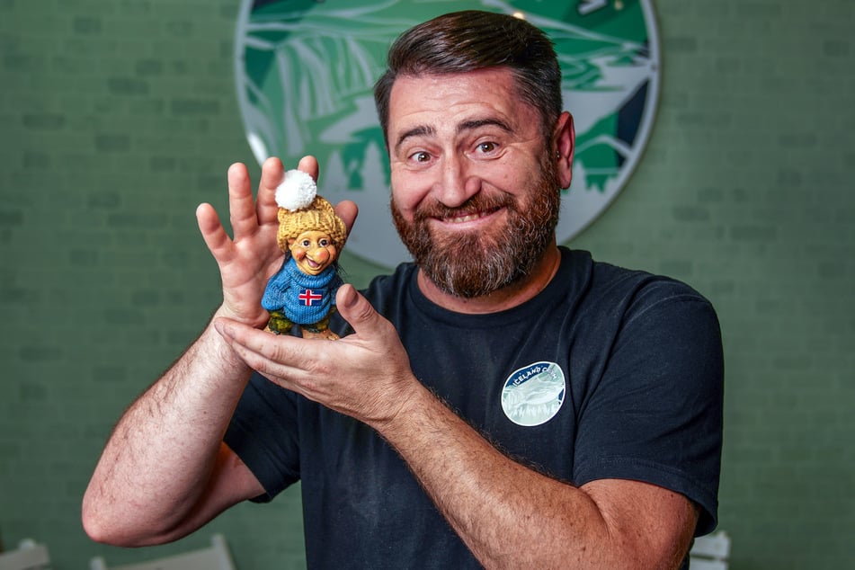 "Iceland Cream"-Chef Dirk Schulz (47) hat mit der Eröffnung 2022 einen Abschluss als geprüfter Speiseeishersteller gemacht: "Das gibt es nicht mehr oft in Eisdielen."