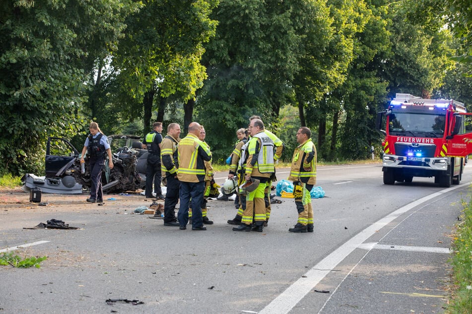 Die Unfallaufnahme, für deren Dauer die L30 komplett gesperrt war, erfolgte unter Hinzuziehung eines Verkehrsunfallaufnahmeteams.