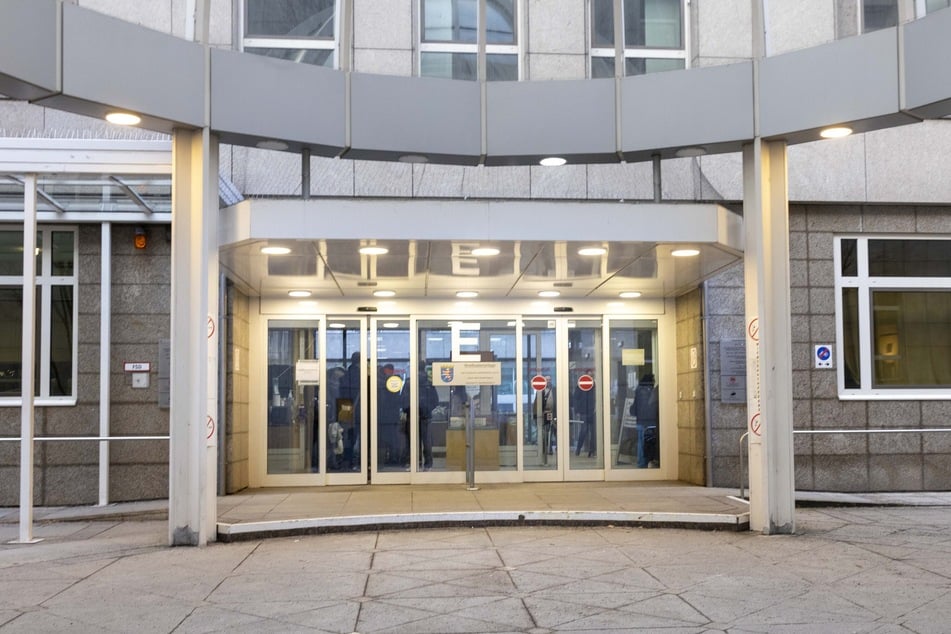 Verhandelt wird der Fall vor dem Frankfurter Landgericht.