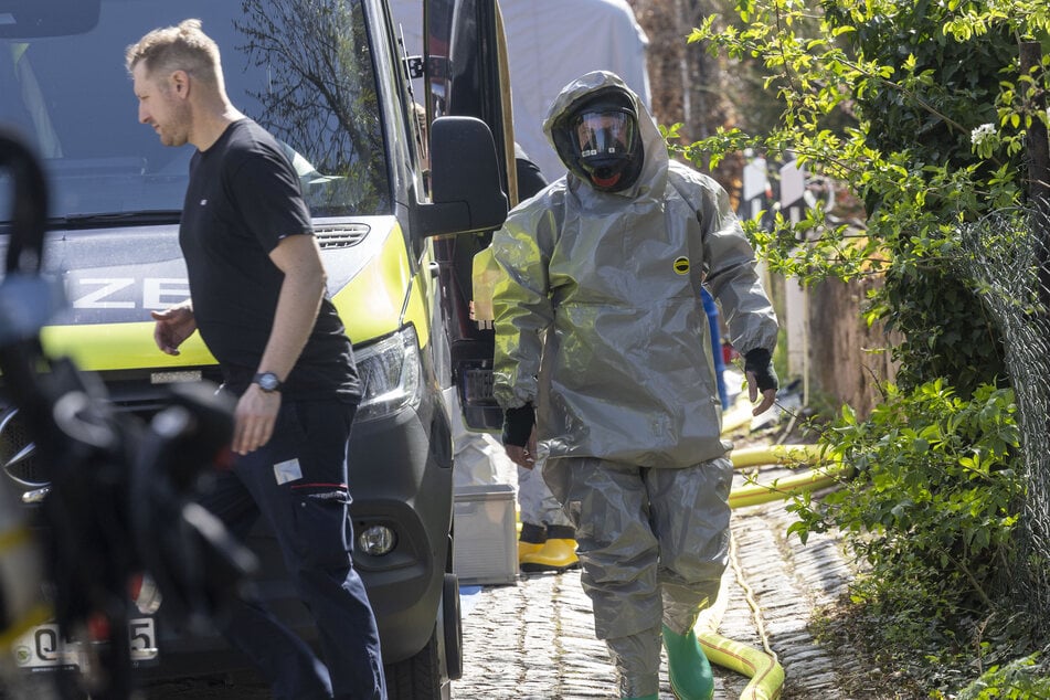 Rund 150 Einsatzkräfte durchsuchten bereits im April das selbst eingerichtete Labor des damals 16-Jährigen. (Archivbild)