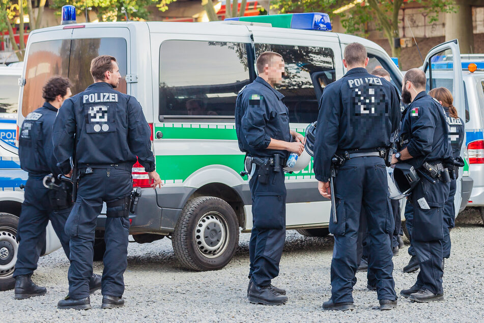 Mithilfe einer unterstützenden Streife gelang es der Polizei schließlich den 26-Jährigen festzunehmen. (Symbolfoto).