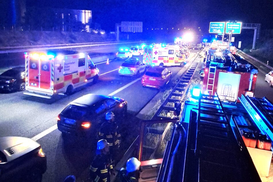 Die Anfahrt der Rettungskräfte gestaltete sich aufgrund des langen Rückstaus als schwierig.