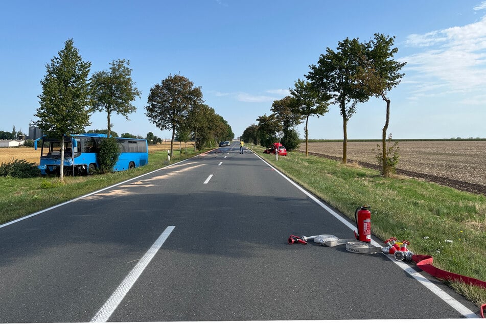 Der Hyundai geriet in den Gegenverkehr und fuhr in einen Linienbus.