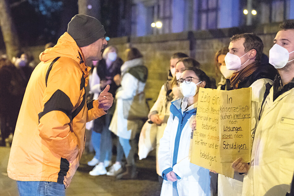Dresden: Anzeigen gegen angehende Mediziner: Minister wertet Klinik-Demo mit den Protest-Studenten aus