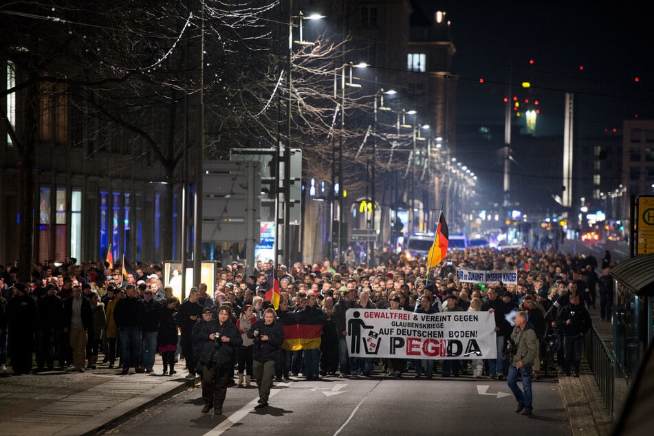 Zehntausende nahmen 2015 an Bachmanns Kundgebungen teil. Zuletzt wurde es jedoch ruhiger um den Pegida-Gründer. (Archivbild)