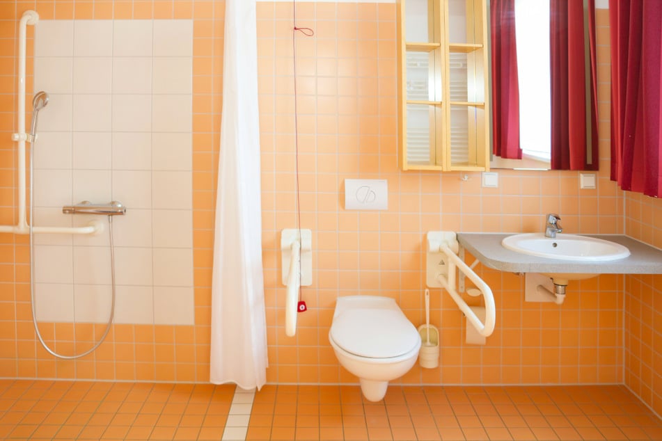 Die Badezimmer sind altersgerecht gestaltet.