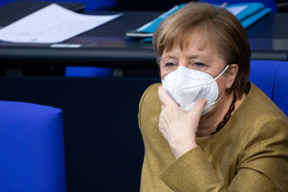 Bundeskanzlerin Angela Merkel (66, CDU) sitzt nach ihrer Regierungserklärung zu den Ergebnissen der Bund-Länder-Runde zur Bewältigung der Corona-Pandemie in der Plenarsitzung des Deutschen Bundestages.
