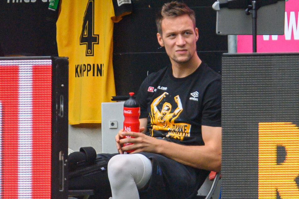 Der kreuzbandverletzte Tim Knipping (28) musste die Pleite gegen Paderborn mitansehen.