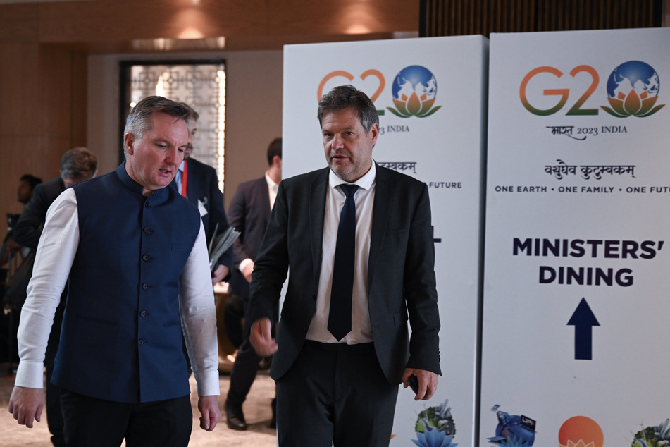 Robert Habeck (53, Grüne, r) trifft im indischen Goa Australiens Energieminister, Chris Bowen (50). Neben politischen Gesprächen stehen Firmenbesuche und die Teilnahme an einem G20-Energieministertreffen auf der Agenda.