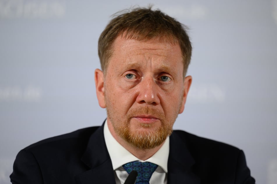 Sachsens MP Michael Kretschmer (51, CDU) zeigt sich offen für die Ansiedlung von Rüstungsbetrieben.