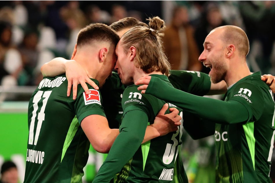 Pejcinovic (l.), Patrick Wimmer (2.v.r.) und Christian Eriksen (r.) zählten zu den wenigen Kickern bei Wolfsburg, die nicht vollkommen unter Form spielten.