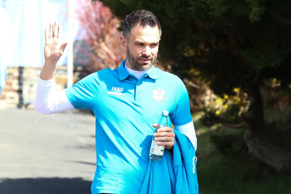 "Tschüß!": CFC-Trainer Benjamin Duda verabschiedet sich in den Urlaub. Kraft tanken für die kommende Saison.