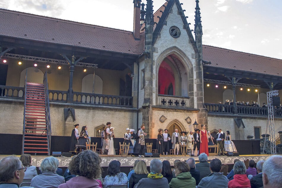 Momentaufnahme aus dem "Jedermann" im Burghof der Albrechtsburg.