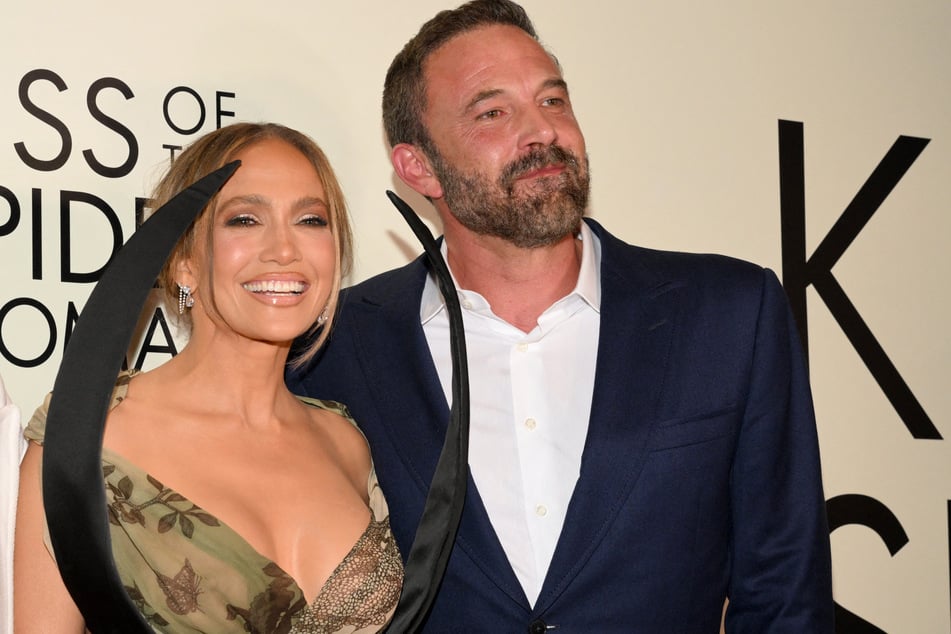Jennifer Lopez (56) und Ben Affleck (53) zeigten sich erstmals nach der Scheidung ziemlich innig auf dem Roten Teppich.