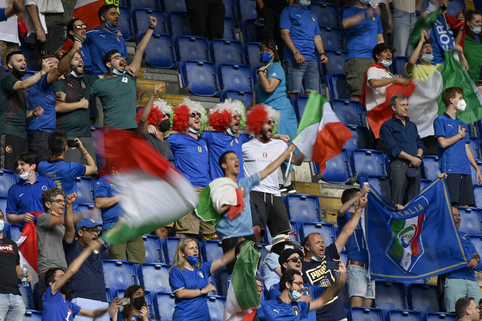 Die italienischen Fans im römischen Stadio Olimpico durften nach dem Abpfiff den souveränen Gruppensieg ihrer Squadra Azzurra bejubeln.