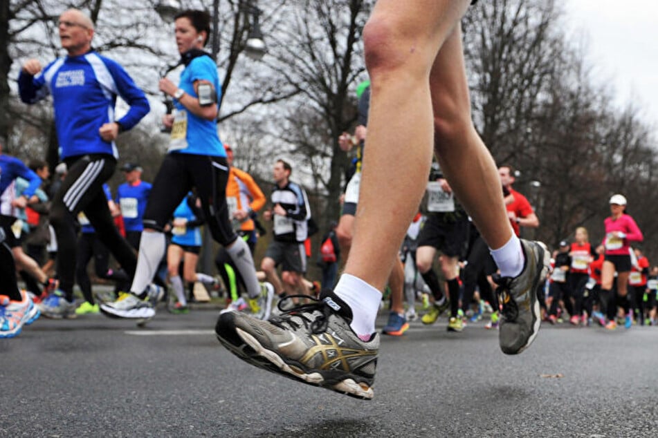 Beim Berliner Silvesterlauf gibt es am Ziel einen Pfannkuchen als Belohnung. (Symbolbild)