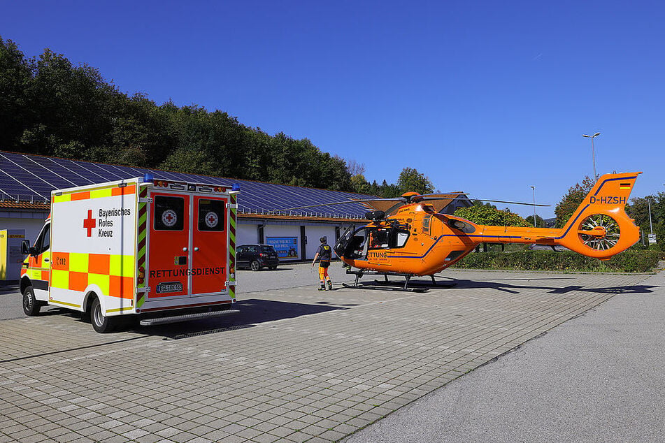 Der Rettungshubschrauber landete auf dem abgesperrten Aldi-Parkplatz.
