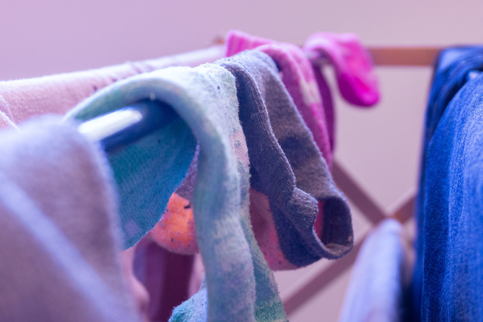 Der Griff zum Wäscheständer endete in modisch fragwürdiger Flucht-Kleidung. (Symbolfoto)