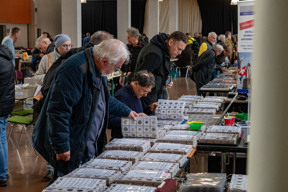 Briefmarken, Münzen, Ansichtskarten und so mancher kleine Schatz wechseln bei der Dresdner Sammlermesse ihre Besitzer.