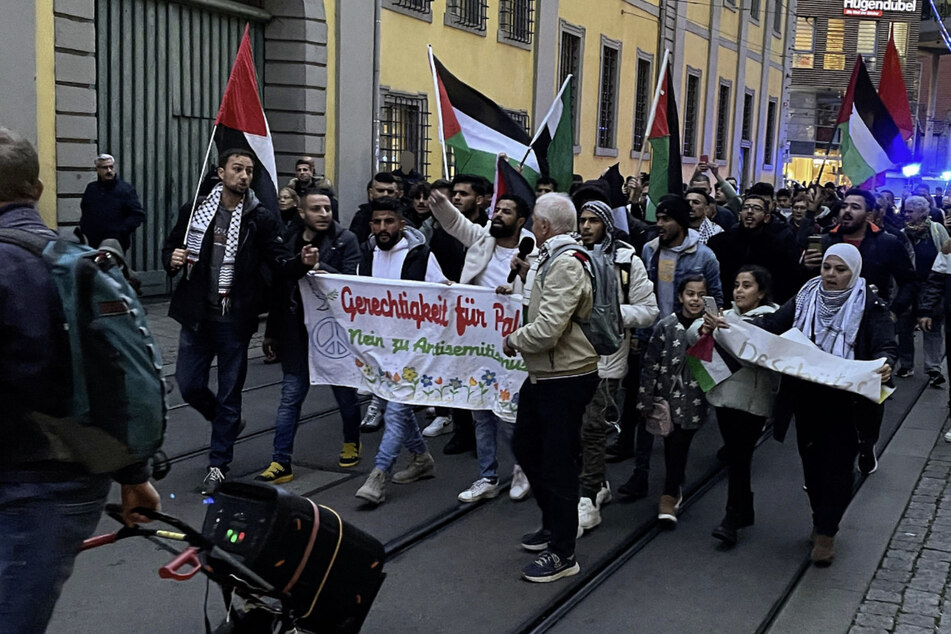 Pro-Palästina-Demo in Erfurt: Plötzlich schreitet die Polizei ein