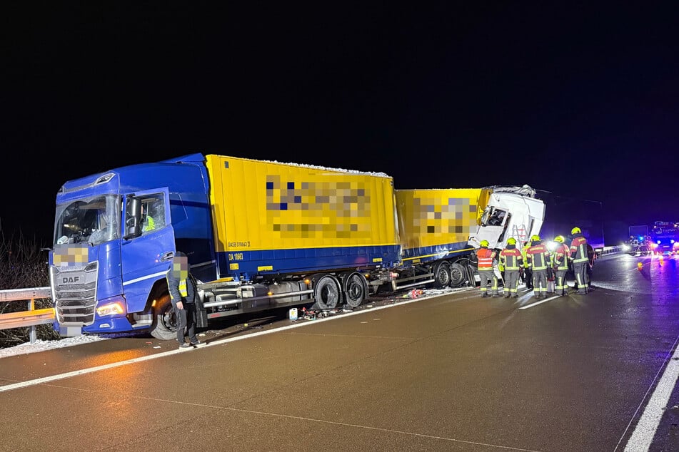 Ein Lastwagen für auf seinen Vordermann auf.