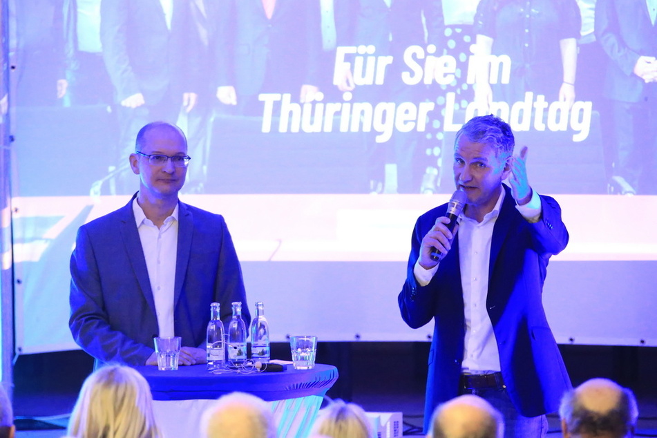 Der Bürgerdialog der AfD in Sundhausen fand mit Thüringens Fraktions- und Landeschef Björn Höcke (51, r.) sowie Landessprecher Stefan Möller (48) statt.