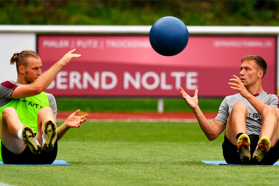 In der Vorsaison war das Abwehr-Duo Sebastian Mai (27, l.) und Tim Knipping (28) ein Garant für den Aufstieg.