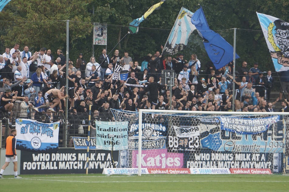 Rund 300 Fans begleiteten den Chemnitzer FC am Samstag mit nach Babelsberg
