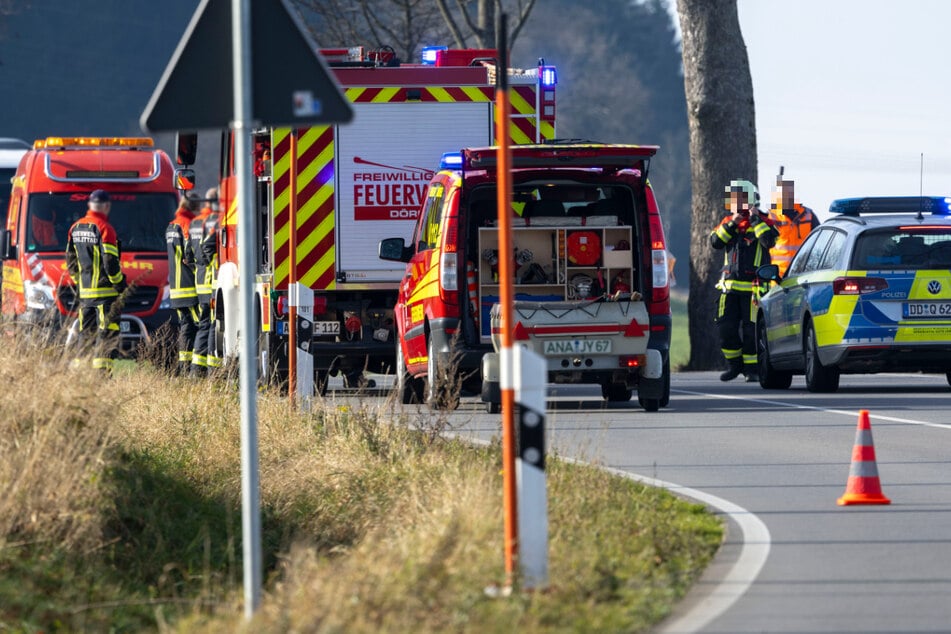 Die B101 war für etwa zwei Stunden voll gesperrt.