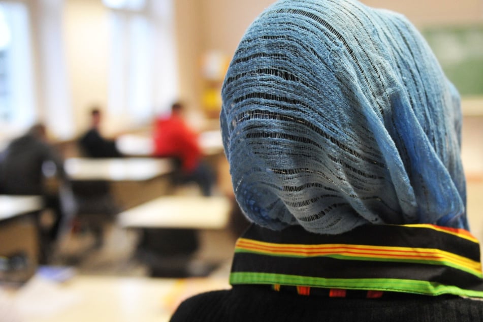 Eine 15-jährige Schülerin aus Rüsselsheim durfte ihr Praktikum nicht an einer Grundschule absolvieren - wegen ihres Kopftuchs. (Symbolfoto)