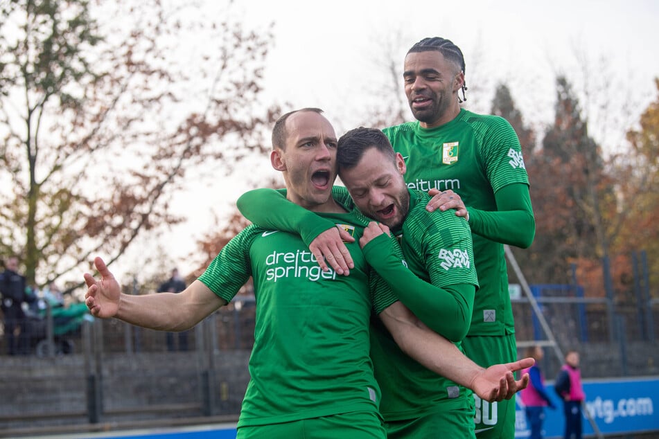 Timo Mauer (l.) drehte das Spiel zum 2:1 für Chemie.