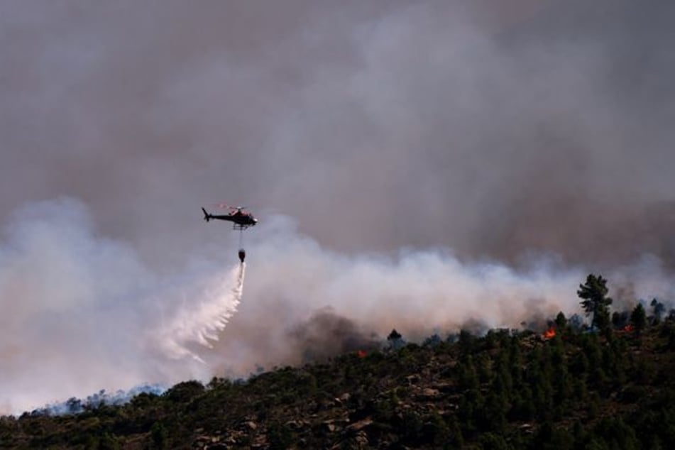 Wegen eines weiteren Brandes an der Atlantikküste südlich von Bordeaux im Bereich des Ortes Biscarrosse wurden inzwischen 23.000 Menschen evakuiert.