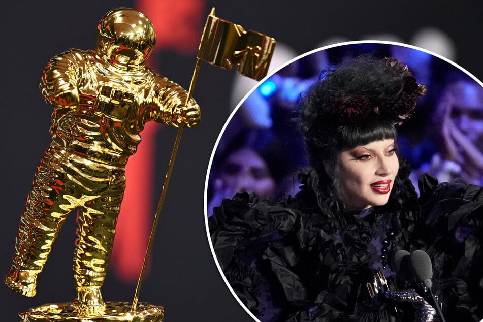 Superstar maakt indruk op de MTV Awards, maar heeft betere dingen te doen dan blijven.