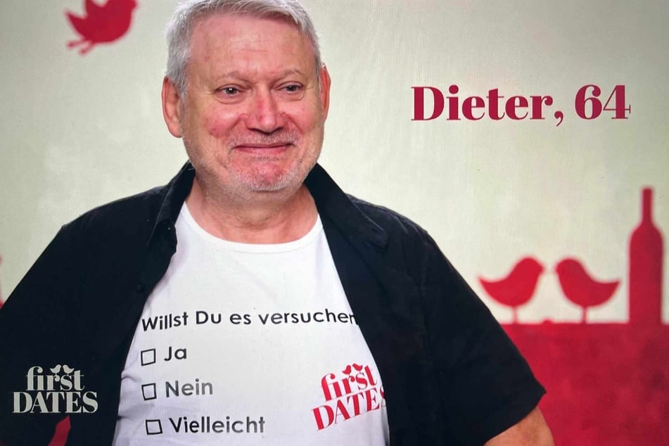 Dieter (64) lässt Ellena auf einem T-Shirt über zweites Date abstimmen.