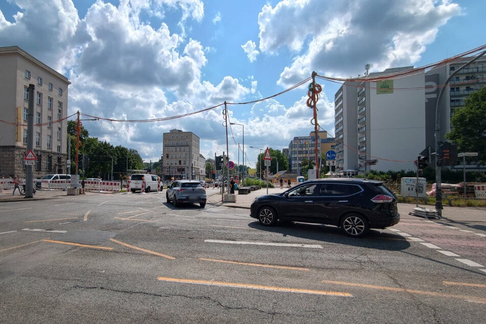 Ab Freitag wird das Abbiegen von der Theaterstraße nach rechts in die Zwickauer Straße nicht mehr möglich sein.