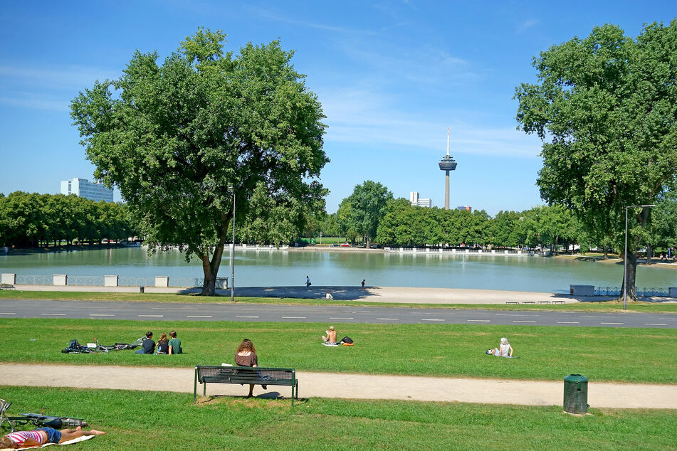 Der Sommer in NRW ist zurück: Auch in Köln beginnt die neue Woche mit viel Sonnenschein und hohen Temperaturen.