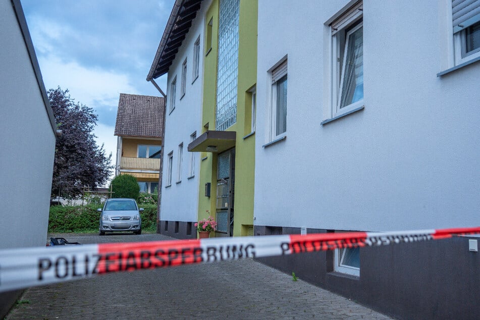 Die Polizei hat den Tatort im Fürther Stadtteil Stadeln abgesperrt.