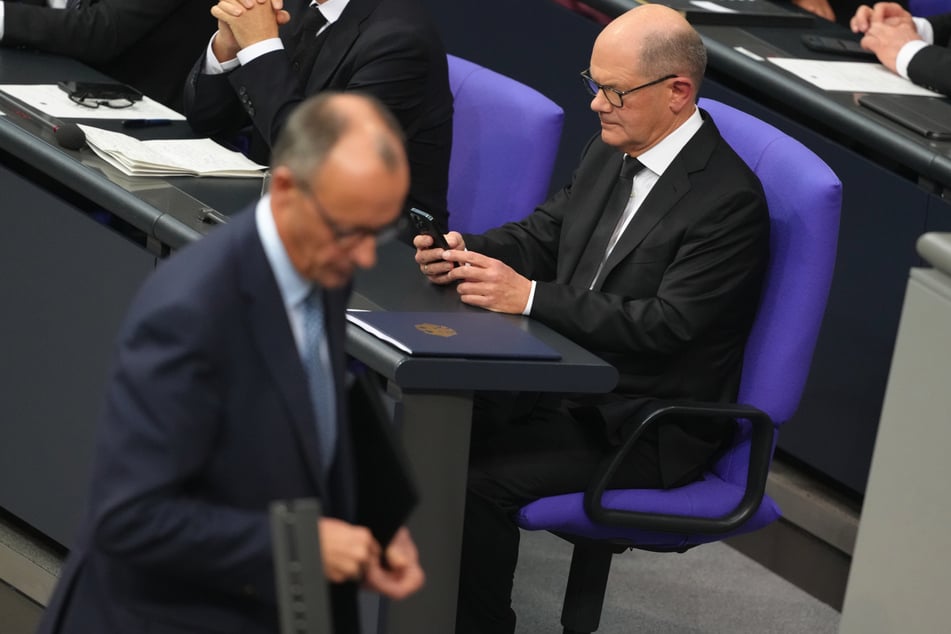 Friedrich Merz (69, CDU, links) könne man bezüglich einer Zusammenarbeit mit der AfD nicht mehr trauen, meint Bundeskanzler Olaf Scholz (70, SPD).