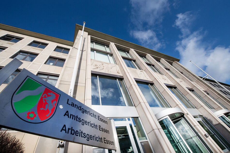 Vor rund einem halben Jahr soll ein Student auf seine Ex-Freundin eingestochen haben. Vor Gericht hat er die Tat zugegeben.